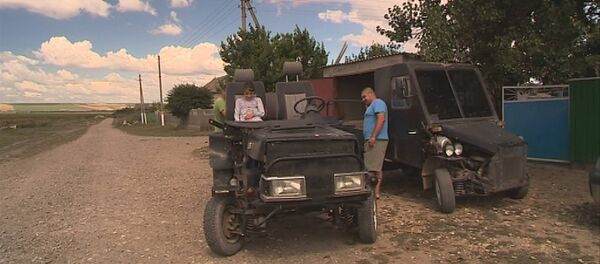 Житель молдавского села Пайку Кагульского района Руслан Чоботару изобрел и собрал своими руками эксклюзивные трактор и автомобиль - Sputnik Беларусь