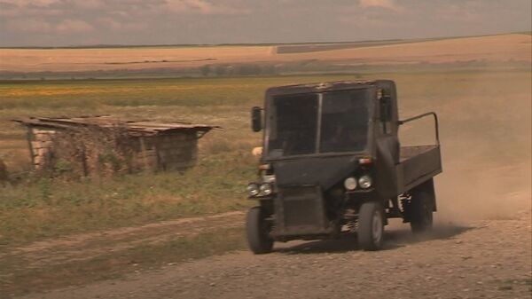 Автомобиль, собранный жителем молдавского села Пайку Кагульского района Русланом Чоботару Автомобиль, собранный жителем молдавского села Пайку Кагульского района Русланом Чоботару - Sputnik Беларусь