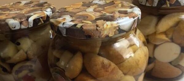 Грибы, замаринованые Далей Грибаускайте Грибы, замаринованые Далей Грибаускайте - Sputnik Беларусь