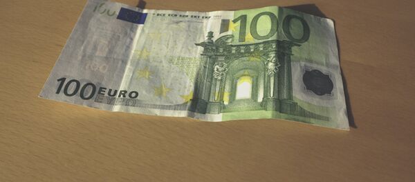 Денежная купюра в 100 евро - Sputnik Беларусь