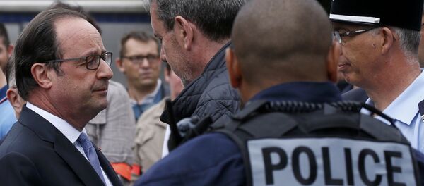 Франсуа Олланд на месте происшествия в пригороде Руана - Sputnik Беларусь