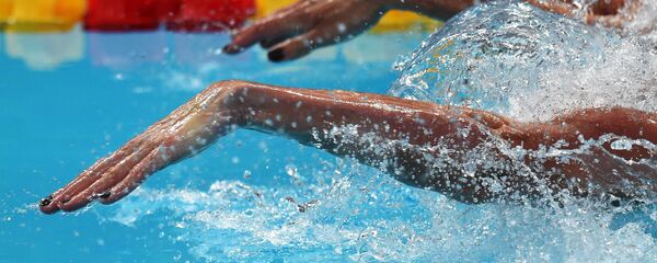 Пловчиха в бассейне. Архивное фото Пловчиха в бассейне. Архивное фото - Sputnik Беларусь