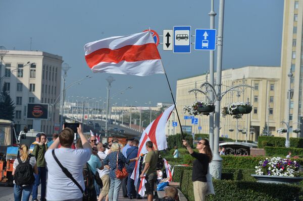 По неофициальным данным, участие в несанкционированном мероприятии в центре города приняло несколько десятков человек  - Sputnik Беларусь