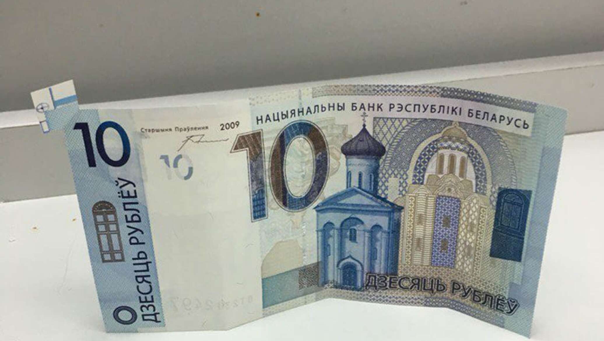 100 белорусских рублей фото