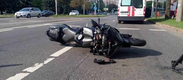 Мотоцикл, под который попала женщина в Минске - Sputnik Беларусь