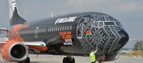 Брендированный компанией Wargaming Боинг в минском аэропорту - Sputnik Беларусь