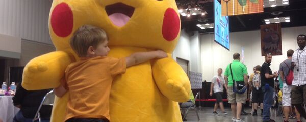 Ребенок с покемоном Ребенок с покемоном - Sputnik Беларусь