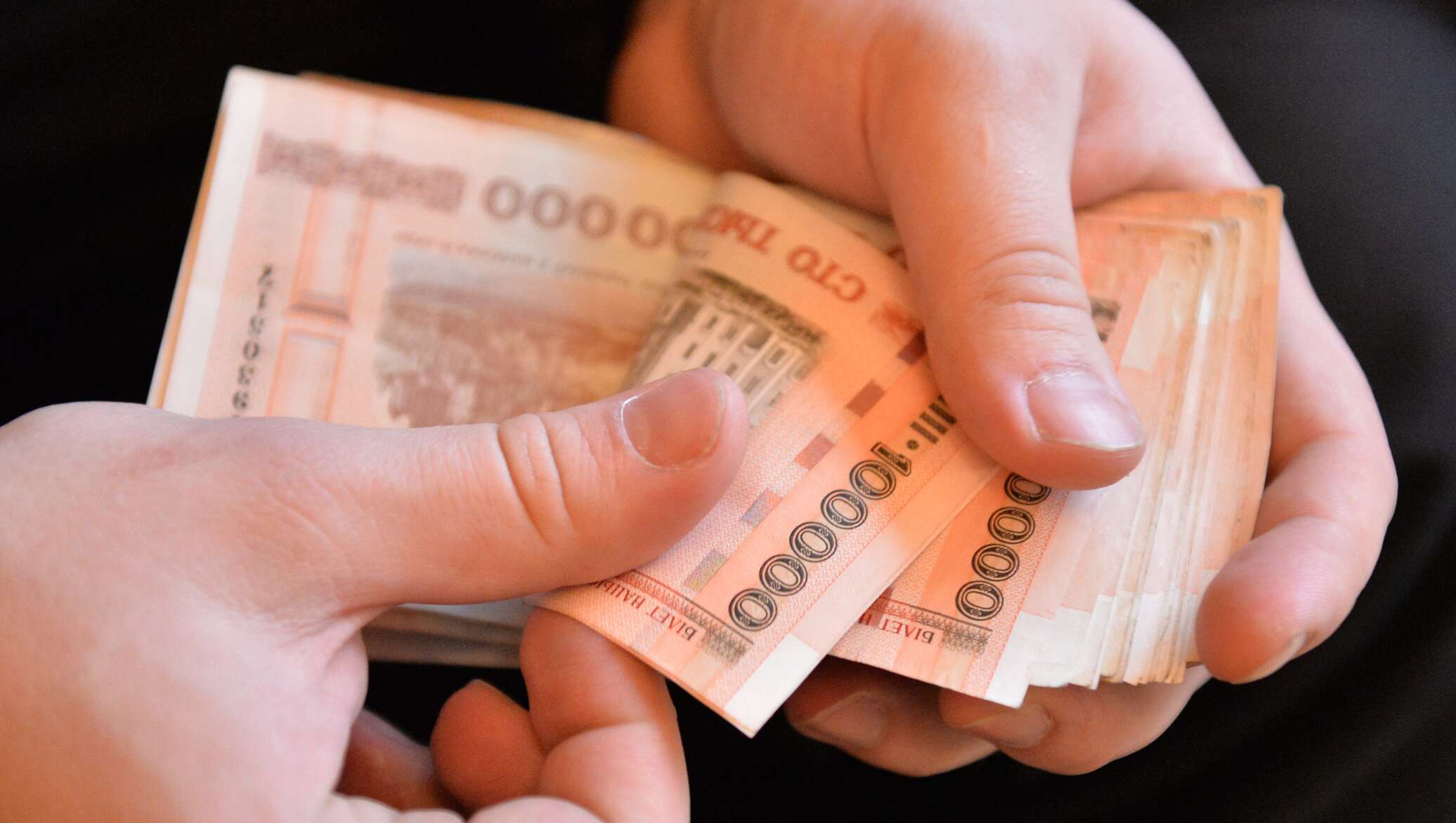 2000 белорусских рублей. Финансовая система беларуси. Белорусская валюта буквы. Деноминация 2016. Белорусская купюра 20.