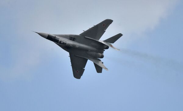 Фигуры высшего пилотажа минчанам и гостям столицы показали пилоты МиГ-29 Вооруженных Сил Беларуси. - Sputnik Беларусь