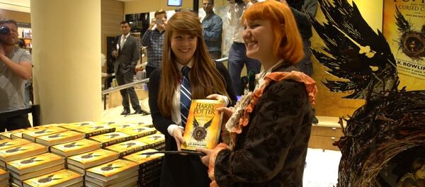 Фанаты Гарри Поттера поделились впечатлениями от выхода новой книги о нем - Sputnik Беларусь