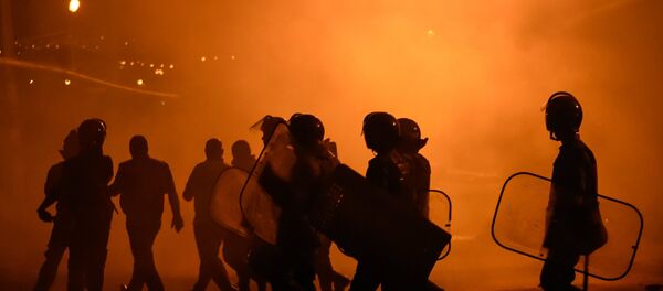 Ситуация близ захваченного в Ереване здания полка полиции Ситуация близ захваченного в Ереване здания полка полиции - Sputnik Беларусь