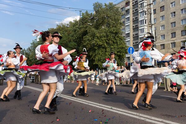 Гости из Словакии исполнили народные танцы под гармонь - Sputnik Беларусь