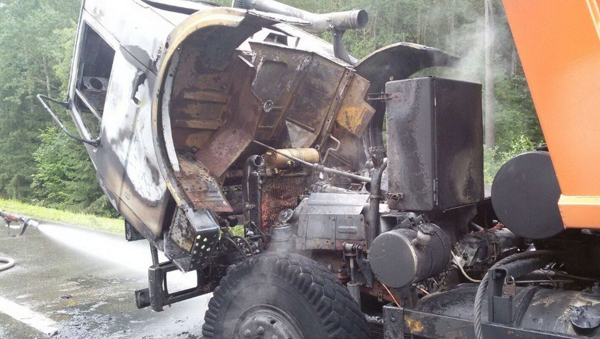 Горел маз. Гружёный МАЗ зерном