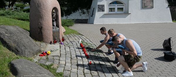 Десантники мирно отпраздновали День ВДВ на Острове слез Десантники мирно отпраздновали День ВДВ на Острове слез - Sputnik Беларусь