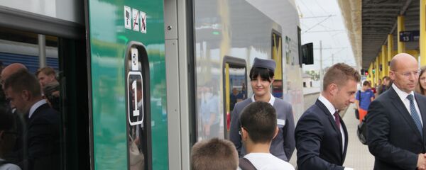 В Минск прибыли первые пассажиры электропоезда Stadler из Гомеля - Sputnik Беларусь