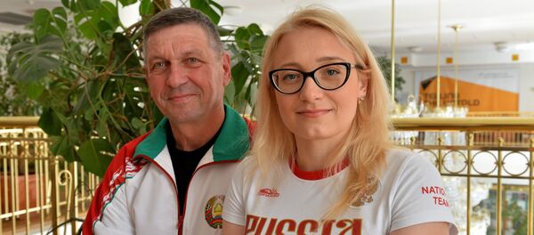 Валерый Каламіец і Ірына Гардзеева Валерый Каламіец і Ірына Гардзеева - Sputnik Беларусь