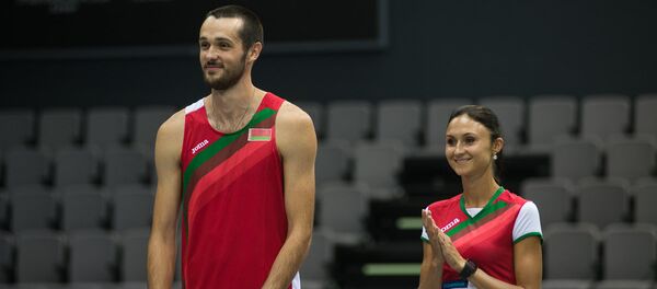 Ольга Мазуренок и Максим Нестеренко показали спортивную форму белорусских атлетов в Рио Ольга Мазуренок и Максим Нестеренко показали спортивную форму белорусских атлетов в Рио - Sputnik Беларусь