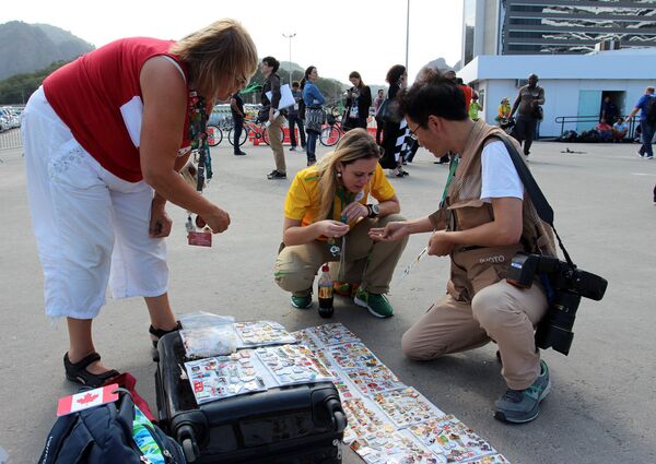 Одна из самых главных олимпийских забав в Рио - фалеристика - коллекционирование значков Одна из самых главных олимпийских забав в Рио - фалеристика - коллекционирование значков - Sputnik Беларусь