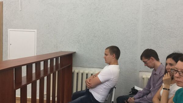 Отец погибшей девочки перед началом суда - Sputnik Беларусь