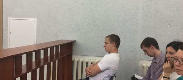 Отец погибшей девочки перед началом суда - Sputnik Беларусь