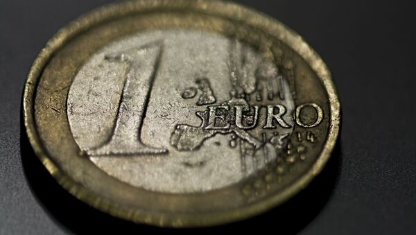 Монета номиналом в один евро. Архивное фото - Sputnik Беларусь