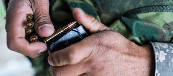 Военнослужащие армии Казахстана во время получения боеприпасов на огневом рубеже на международном конкурсе АрМИ-2016 - Sputnik Беларусь