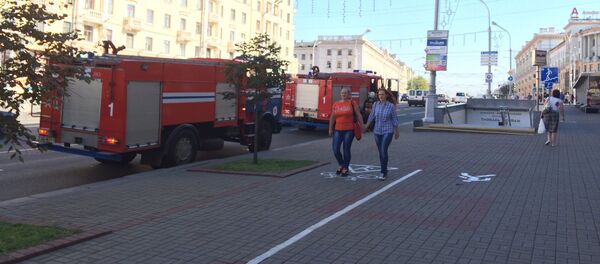 Пожарные машины у станции метро Площадь Победы - Sputnik Беларусь