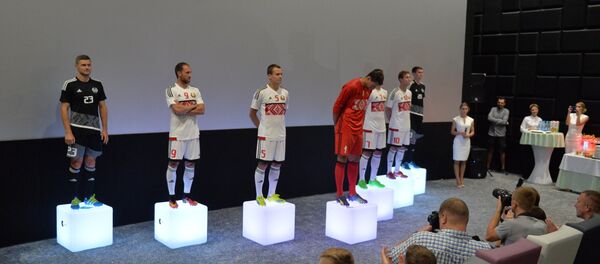 Презентация новой формы белорусских футболистов - Sputnik Беларусь