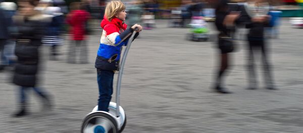 Гироскутер стал уже привычным гаджетом в городской среде, главное - не забыть зарядить аккумулятор - Sputnik Беларусь