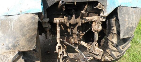 Сцепка трактора Беларус - Sputnik Беларусь