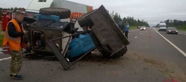 ДТП с участием трактора и Iveco - Sputnik Беларусь