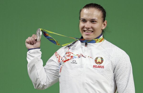 Обладательница серебра ОИ-2016 тяжелоатлетка Дарья Наумова - Sputnik Беларусь