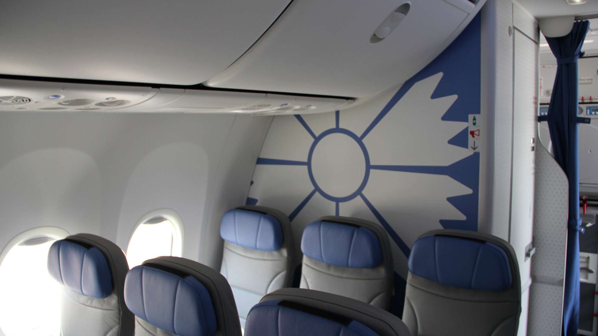 Белавиа регистрация на рейс. Boeing 737-800 belavia схема. Боинг 737 300 бизнес класс белавиа. Места в самолёте белавиа боинг 737-800. Белавиа выбрать место.