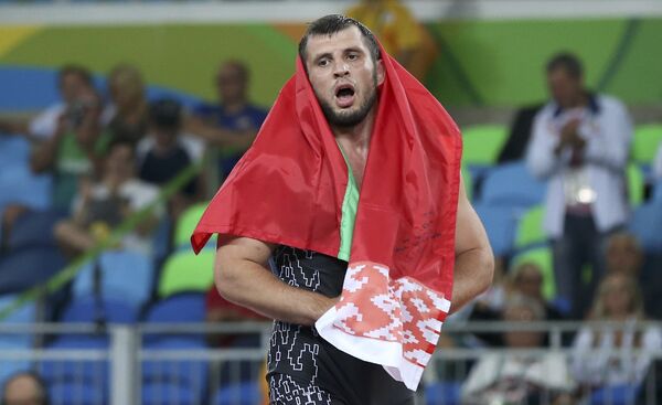 Гамзатов принес пятую медаль сборной Беларуси на Играх-2016 Гамзатов принес пятую медаль сборной Беларуси на Играх-2016 - Sputnik Беларусь