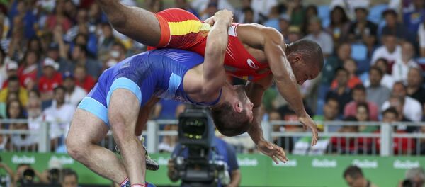 Финальный поединок по греко-римской борьбе на Играх-2016 между россиянином и украинцем - Sputnik Беларусь