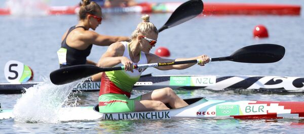 Марина Литвинчук во время заплыва на 500 м Марина Литвинчук во время заплыва на 500 м - Sputnik Беларусь