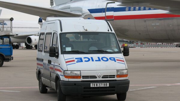 Полицейская машина во французском аэропорту - Sputnik Беларусь