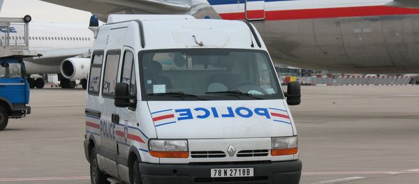 Полицейская машина во французском аэропорту - Sputnik Беларусь