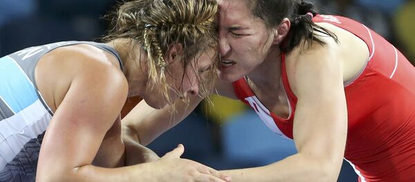 Василиса Марзалюк (справа) в полуфинальной схватке - Sputnik Беларусь