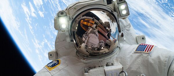 Астронавт в открытом космосе - Sputnik Беларусь