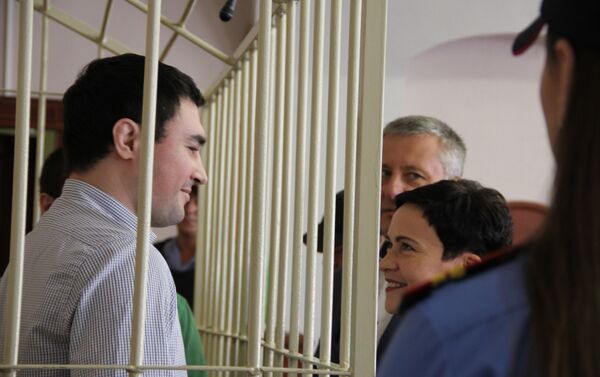 Казбек Япринцев с адвокатом перед оглашением приговора - Sputnik Беларусь