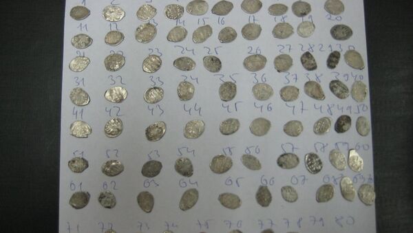 Монеты, обнаруженные таможенниками - Sputnik Беларусь