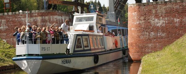 Прогулочный теплоход в парке - Sputnik Беларусь