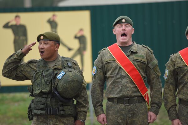 Миротворцы исполняют гимн на совместных учениях ОДКБ Нерушимое братство-2016 - Sputnik Беларусь