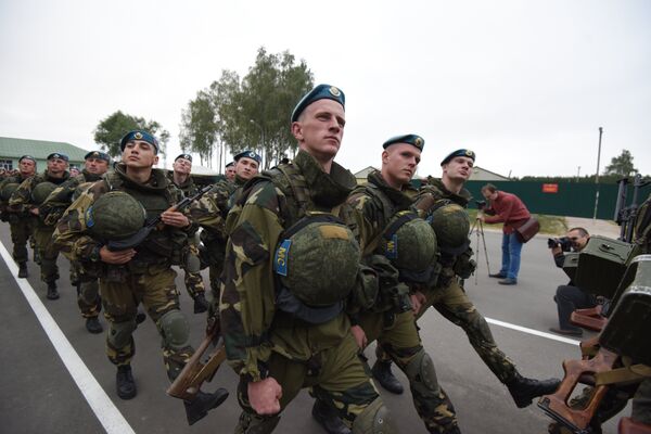 Миротворческие силы ОДКБ сегодня завершили формирование для Нерушимого братства-2016  - Sputnik Беларусь