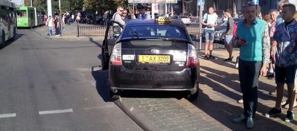 Автомобиль такси, сбивший людей в Бресте - Sputnik Беларусь