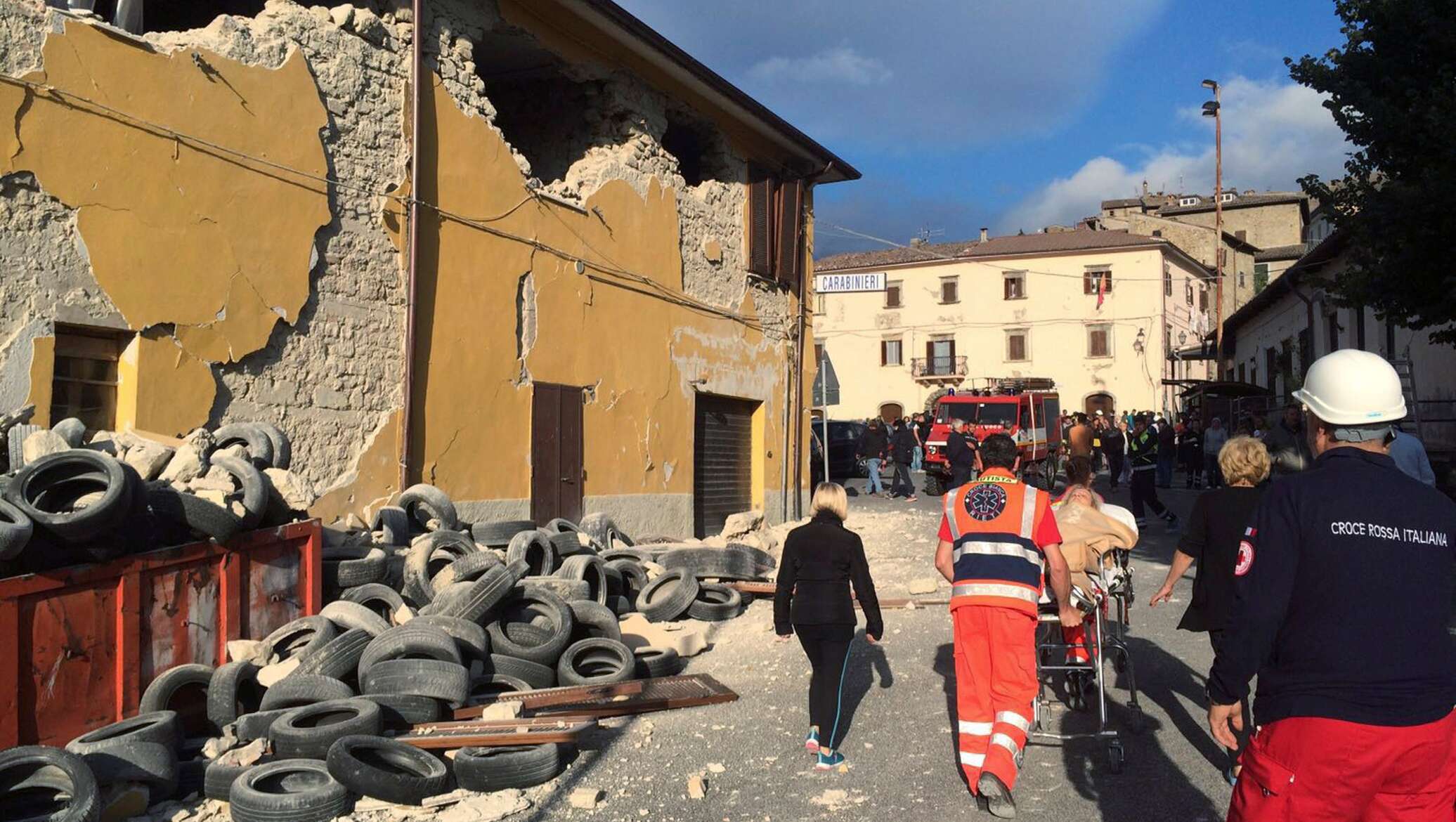 землетрясение в италии сейчас