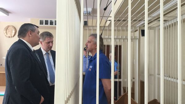 Шереверя перед прениями сторон разговаривает с адвокатами - Sputnik Беларусь