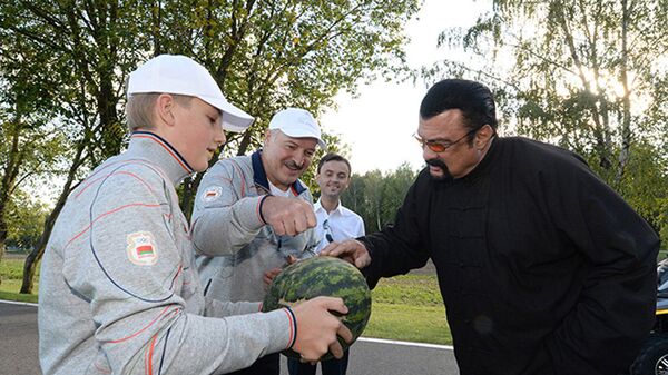 Аляксандр Лукашэнка і Стывен Сігал, 24 жнiуня 2016 года - Sputnik Беларусь