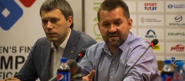 Председатель ФХРБ Игорь Рачковский (справа) - Sputnik Беларусь